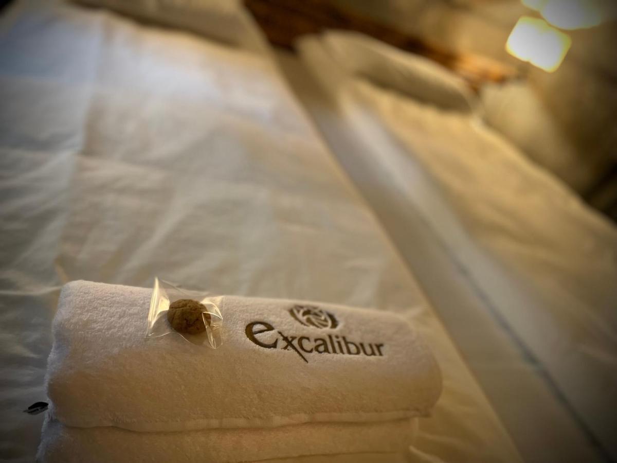 Excalibur Minihotel Еґер Екстер'єр фото